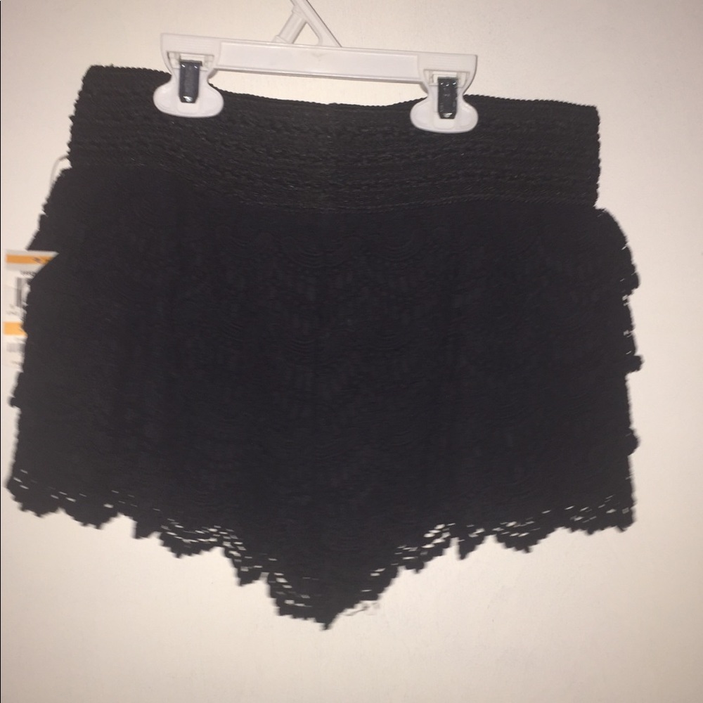 Shorts - Picture 2 of 3